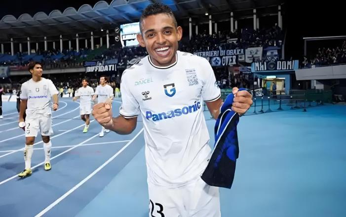 沙巴体育平台-王大雷社媒久违发声做出重要决定！鲁能球迷纷纷点赞，引发热议