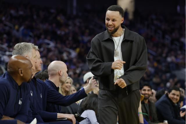 沙巴体育官网-勇士该不该让库里歇到赛季末？